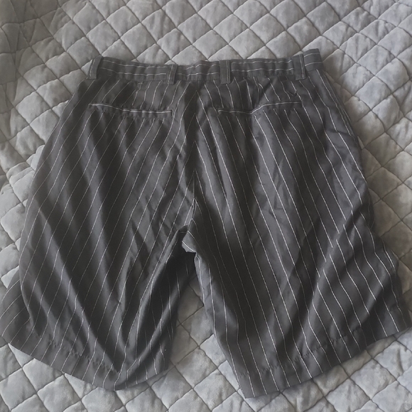 Callaway Men's Pinstriped Black Shorts - Picture 4 of 5